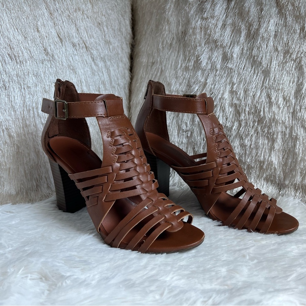 American Eagle Tan Sandal with Faux Wooden Heel Size:7